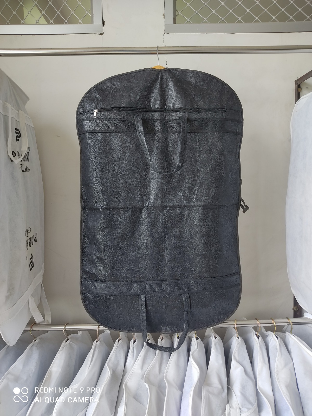 EMBOSS COAT COVER BLACK