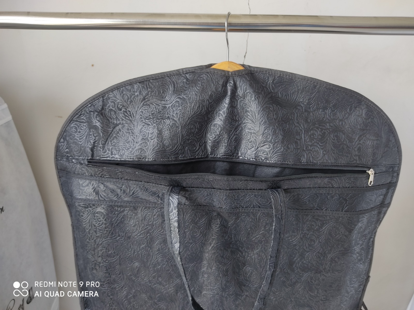 EMBOSS COAT COVER BLACK