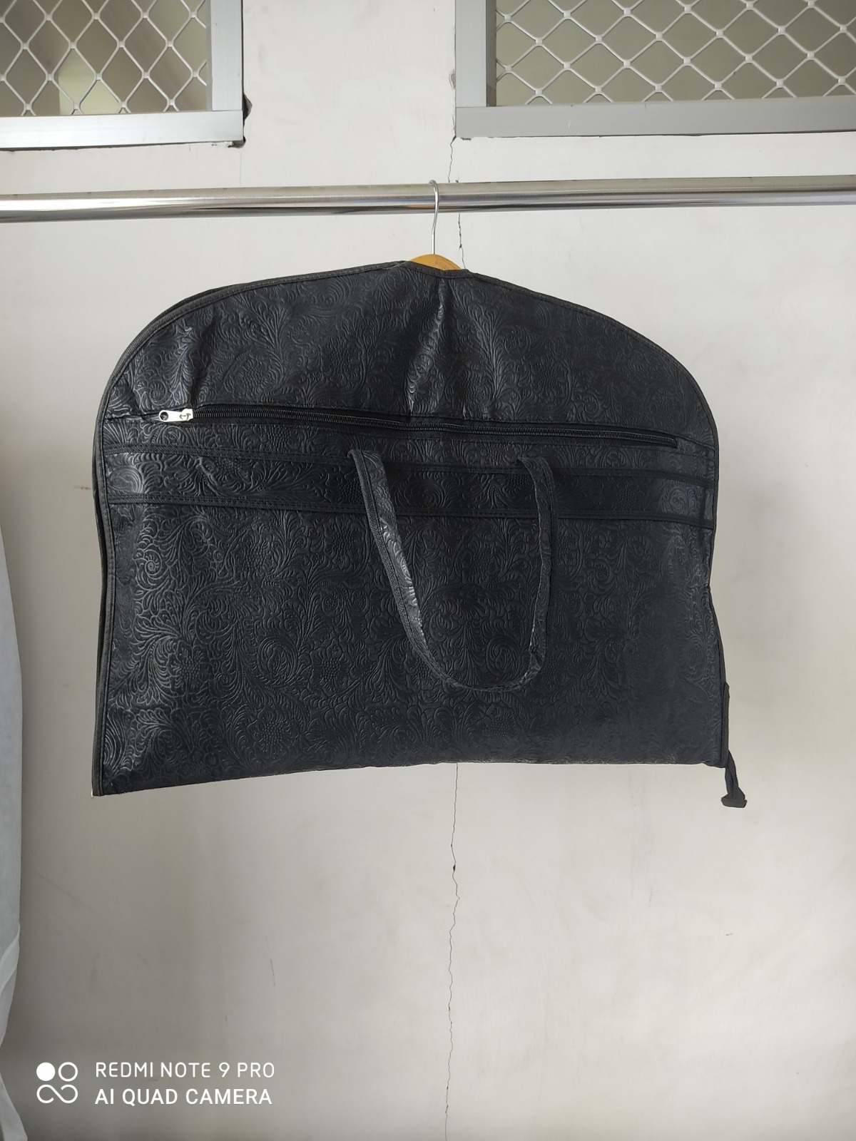 EMBOSS COAT COVER BLACK