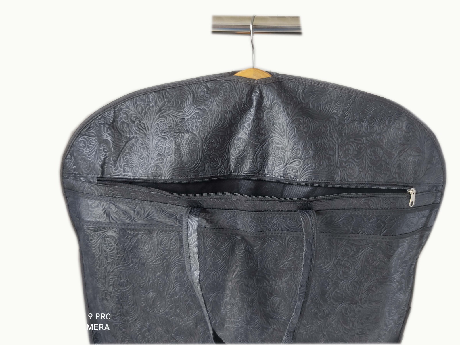 EMBOSS COAT COVER BLACK