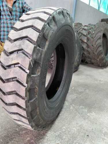 TRUCK REAR TYRE  1100-20