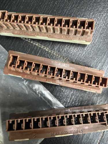 White And Blace Can Connector Of Mercedes