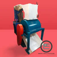 Soil Brick Crusher Machine - Steel Build, Manual Control System | Automatic Operation For Industrial Use