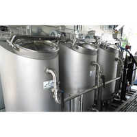 Semi Automatic Fruit Juice Plant - Stainless Steel , 220-240v Electric Drive Type, Silver Color, Easy Operation, Efficient Juice Production