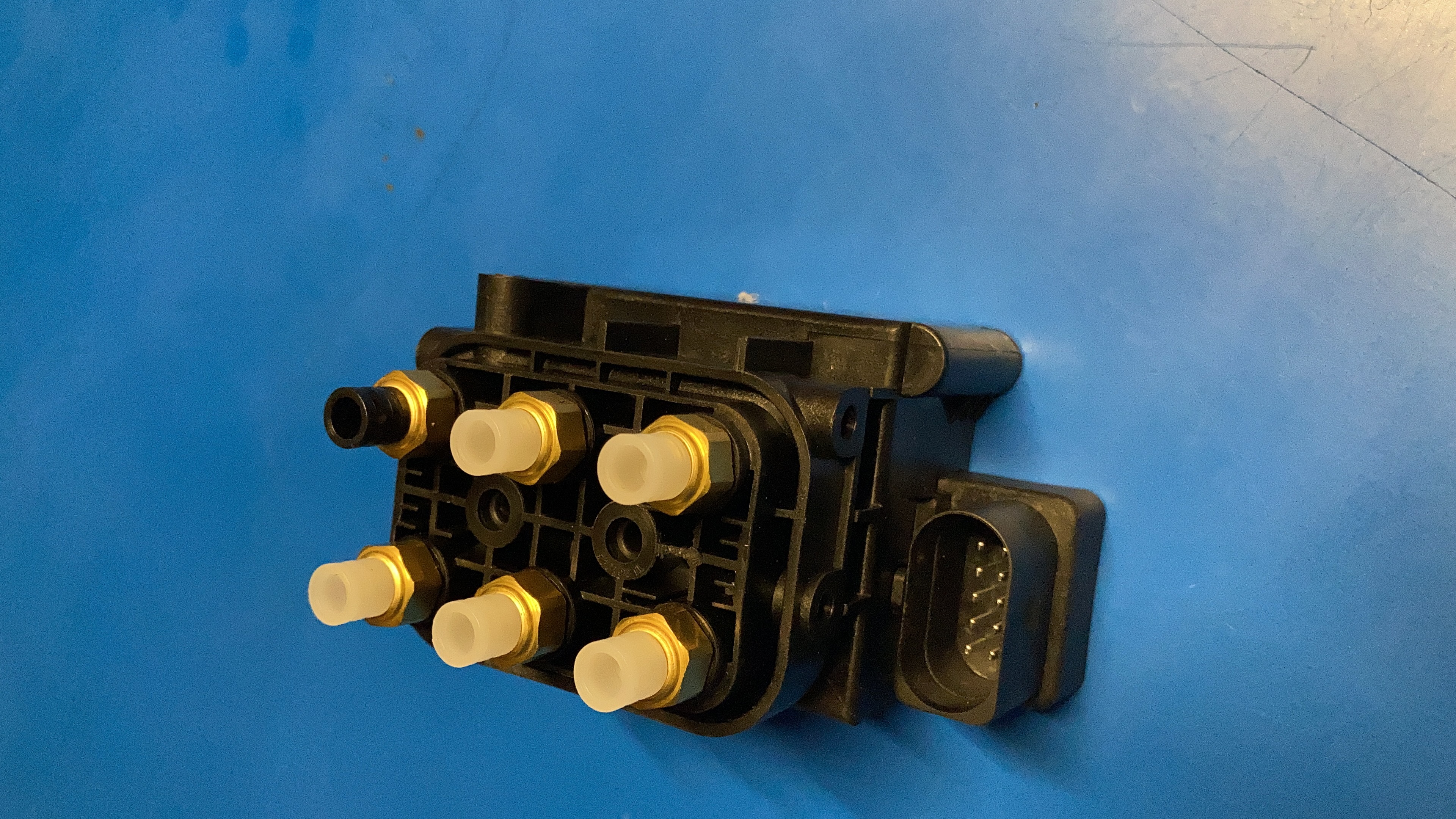 Mercedes W166 Airmatic Valve-W166 Air Compressor Valve Block