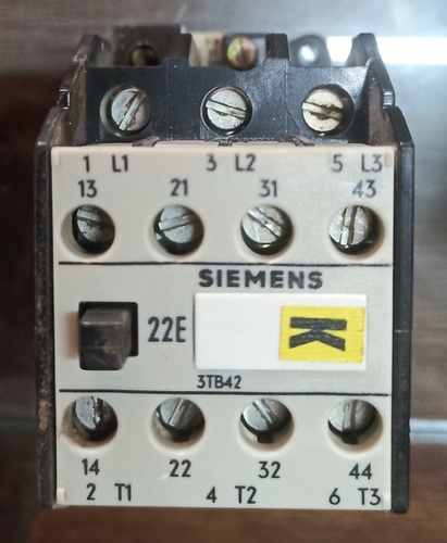 SIEMENS 3TB-42 DOUBLE POLE CONTACTOR