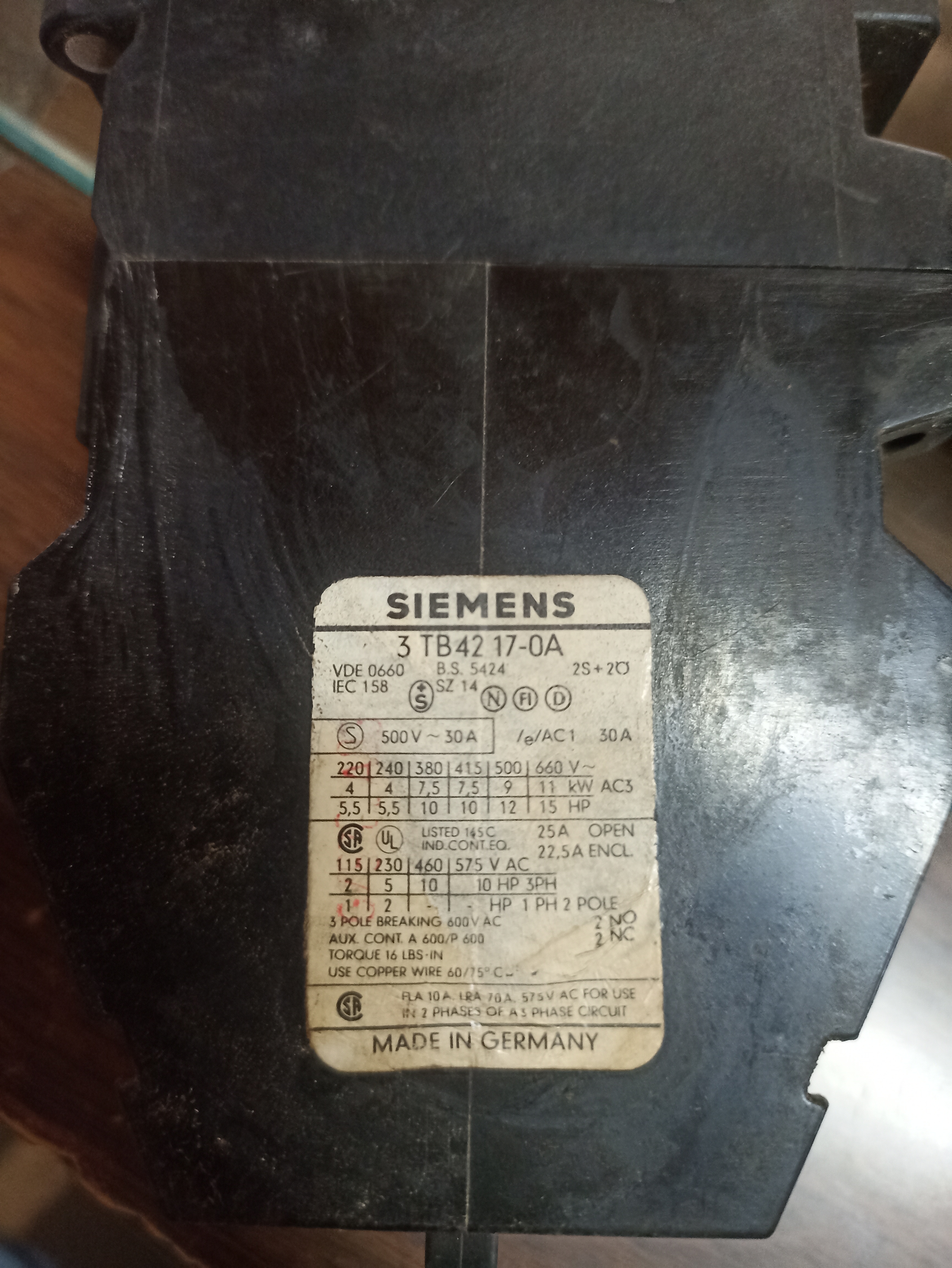 SIEMENS 3TB-42 DOUBLE POLE CONTACTOR