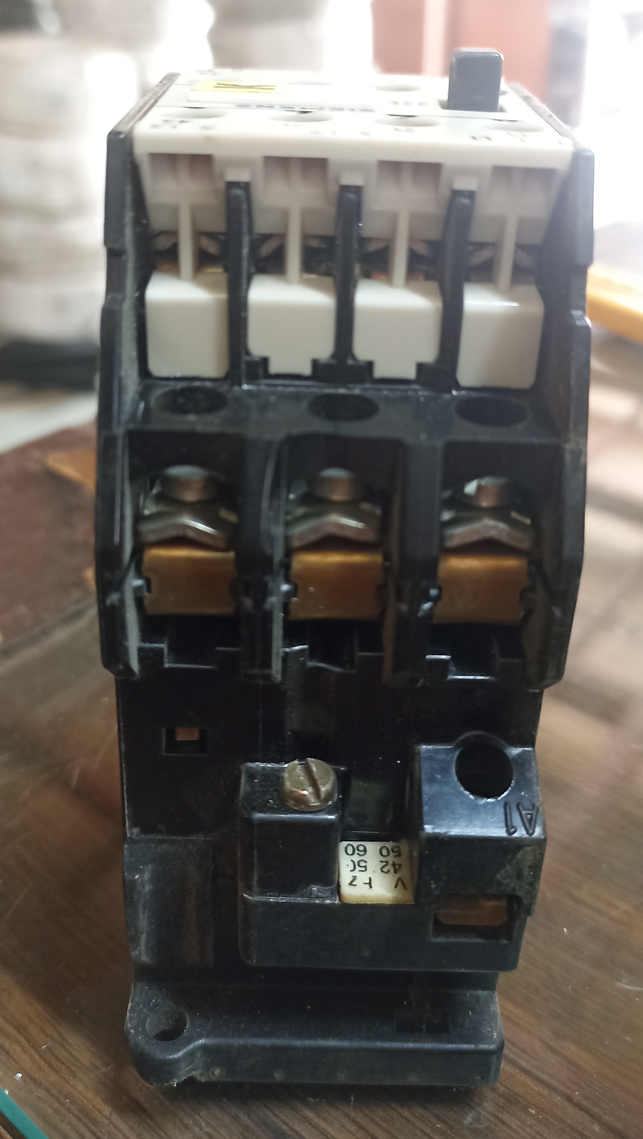 SIEMENS 3TB-42 DOUBLE POLE CONTACTOR