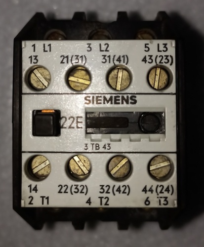 SIEMENS 3TB-43 DOUBLE POLE CONTACTOR