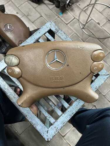 Black Mercedes 221 Airbag