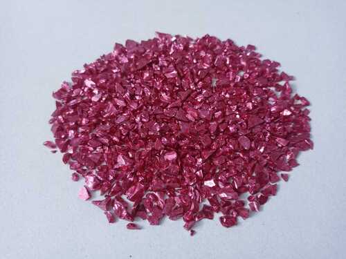 Red color coated crushed glass chips and best for resin art craft product and epoxy flooring used glass chips