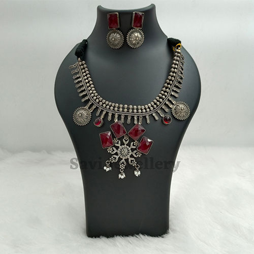 Red Color Silver Necklace Set Gender: Women