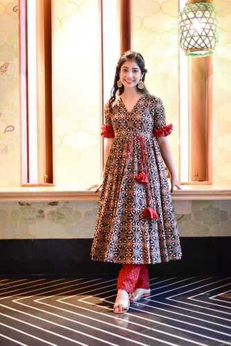 ANARKALI KURTI HAVING  10 KALl