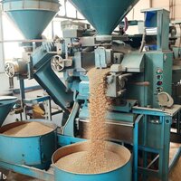 Animal feed processing machinery with grinder