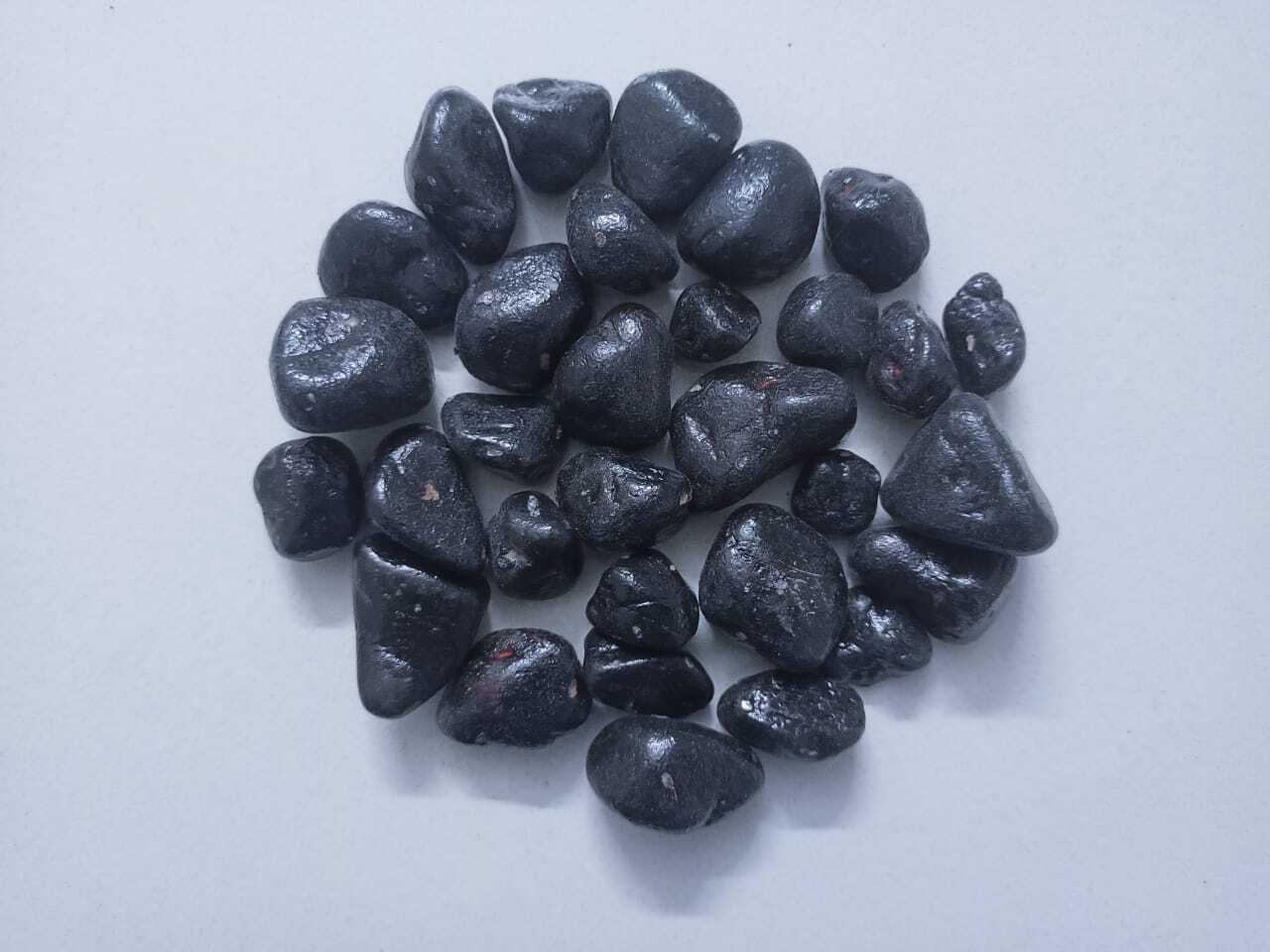 Indian bulk supplier of round natural river gravels stone pebbles color coated blue pebbles and cobbles stone price per ton near IND