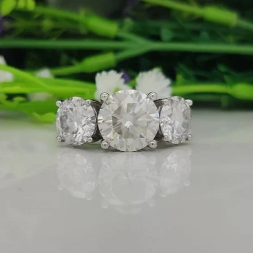 Round Cut Diamond Solitaire Engagement Ring