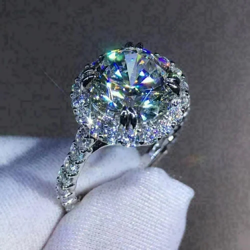 Round Cut Diamond Solitaire Engagement Ring