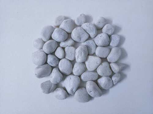 WHITE UNPOLISHED AND CAOLOR COATED PEBBLES STONE OR GRAVELS STONE MATE AND GLOSSY COATING PEBBLES