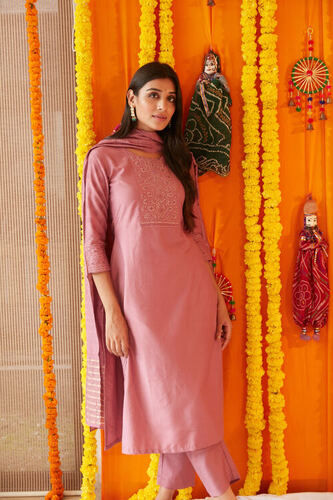 Pink Premium Elegance Silk Embroidered Straight Kurta Pant Set With Dupatta