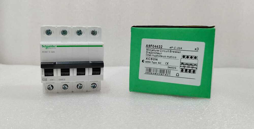 Schinder 4 Poll Mcb - Phase: Double Phase