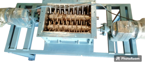 Lump Crusher Machine Capacity: 0 To 5000 Kg Kg/Hr