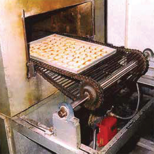 Red Conveyor Type Bakery Oven Fitted With Riello Gas Burner