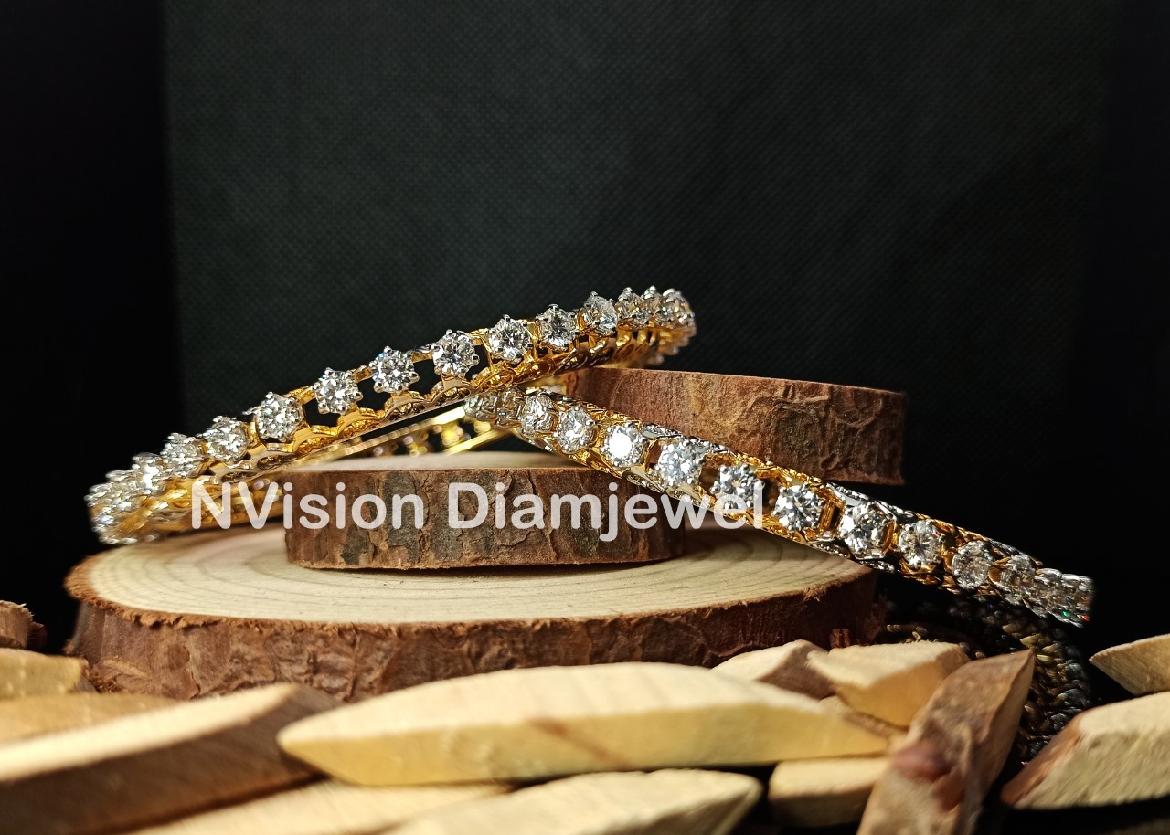 18KT Lab Grown Diamond Pacheli Solitaire Bangles