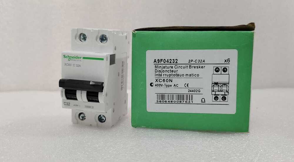 Two Poll Merlin Mcb - Color: White