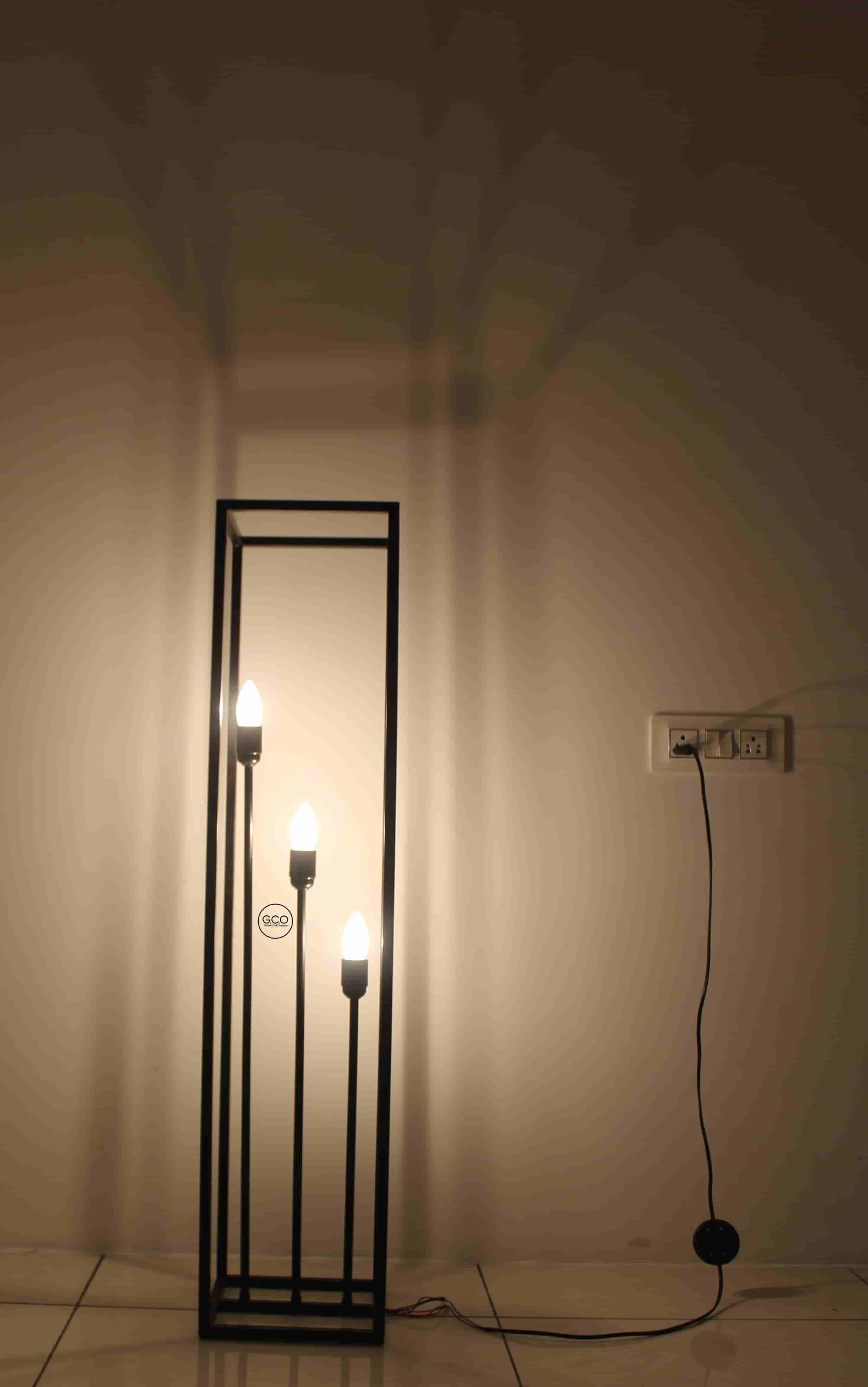 Minimaist Design Floor lamp in iron with matte black powde coated finish