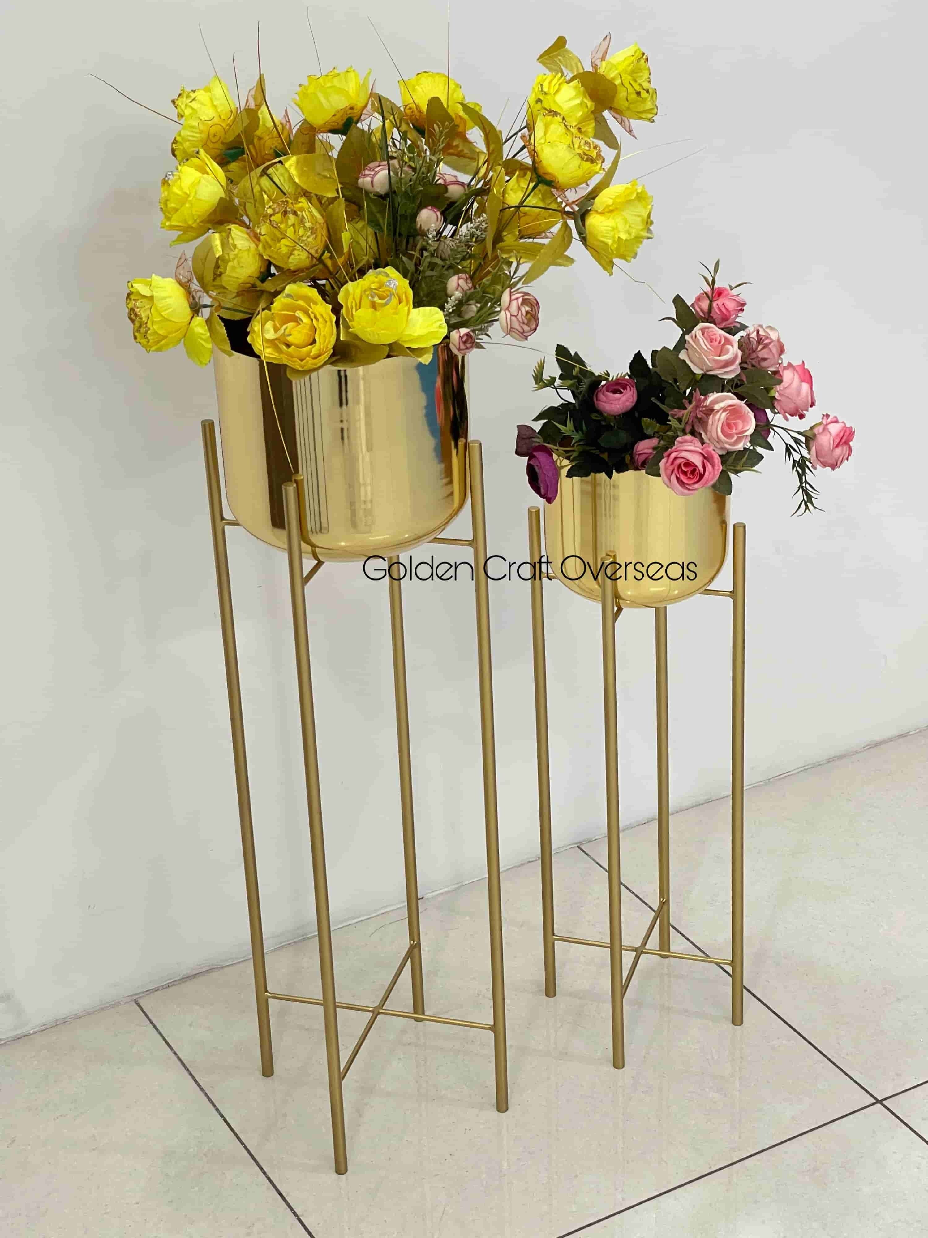 Gold Planter set of 2 in iron with plated and powder coated finish