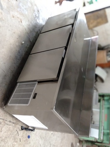 UNDER COUNTER REFRIGERATOR