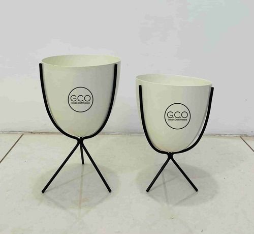 Miniature Planter Set of 2 in iron with white and black powder coated finish for desk