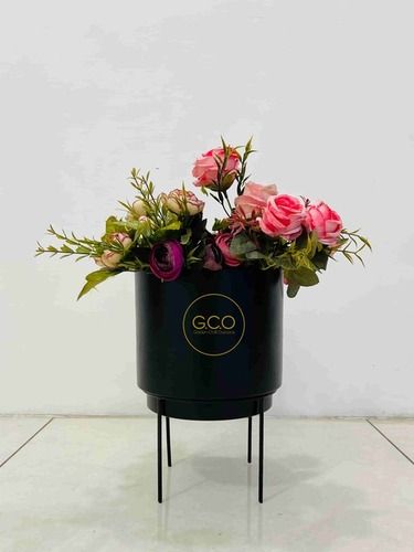 Matte black Flower vase in iron for tables and desk decorations