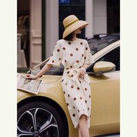 लाल और सफेद कस्टम एसीटेट ड्रेस