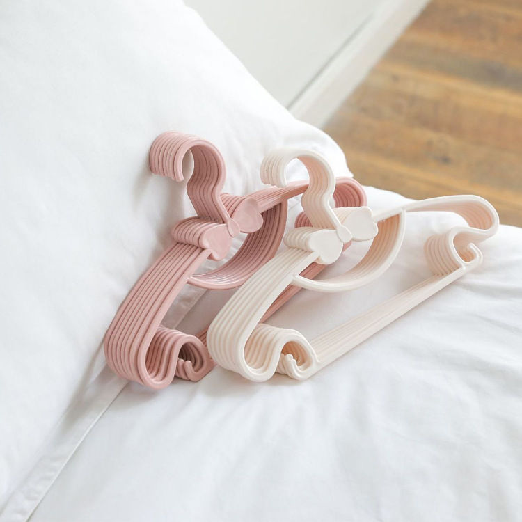 Traceless coat hanger for home use