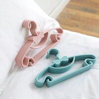 Traceless coat hanger for home use