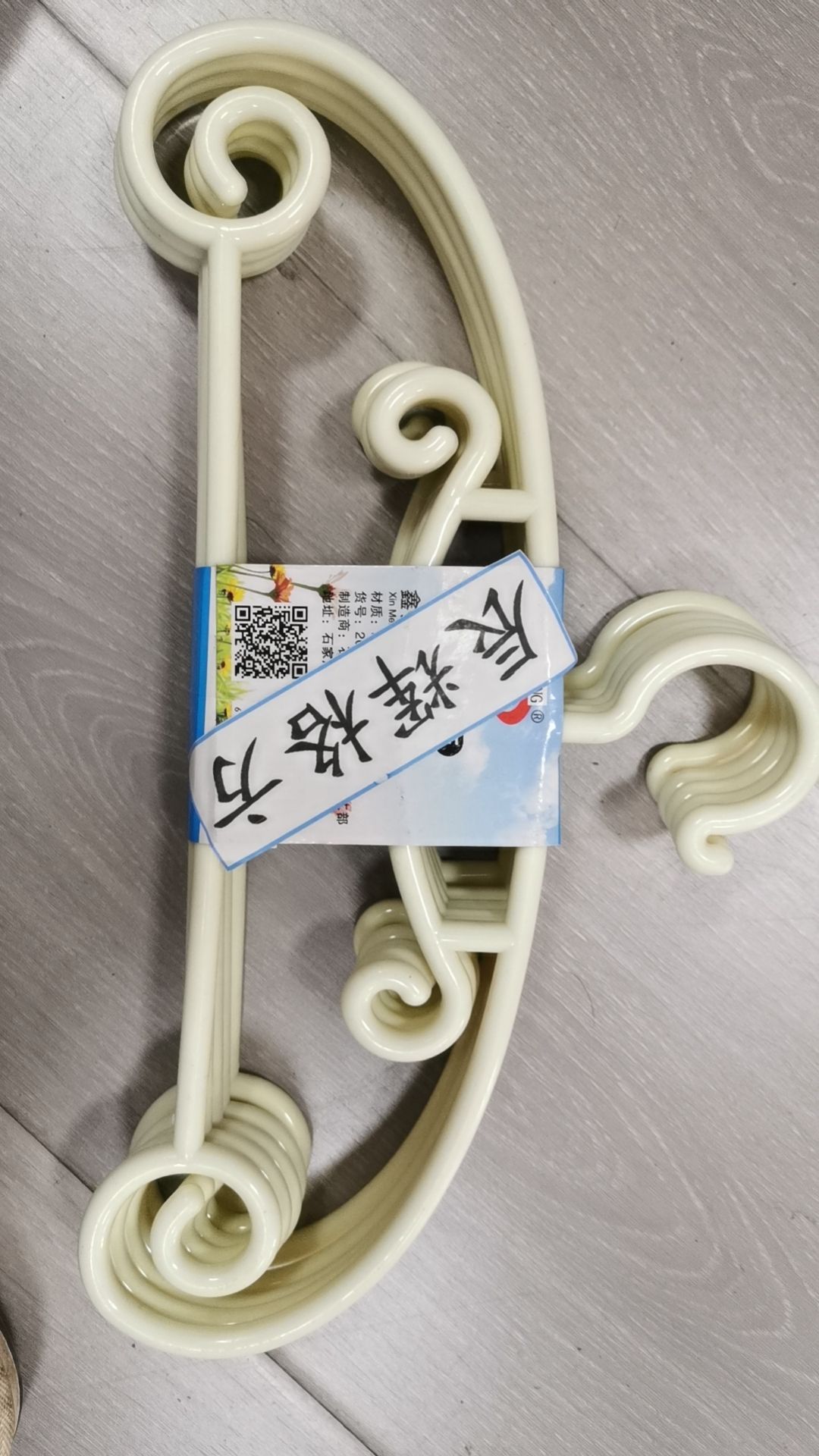 Traceless coat hanger for home use