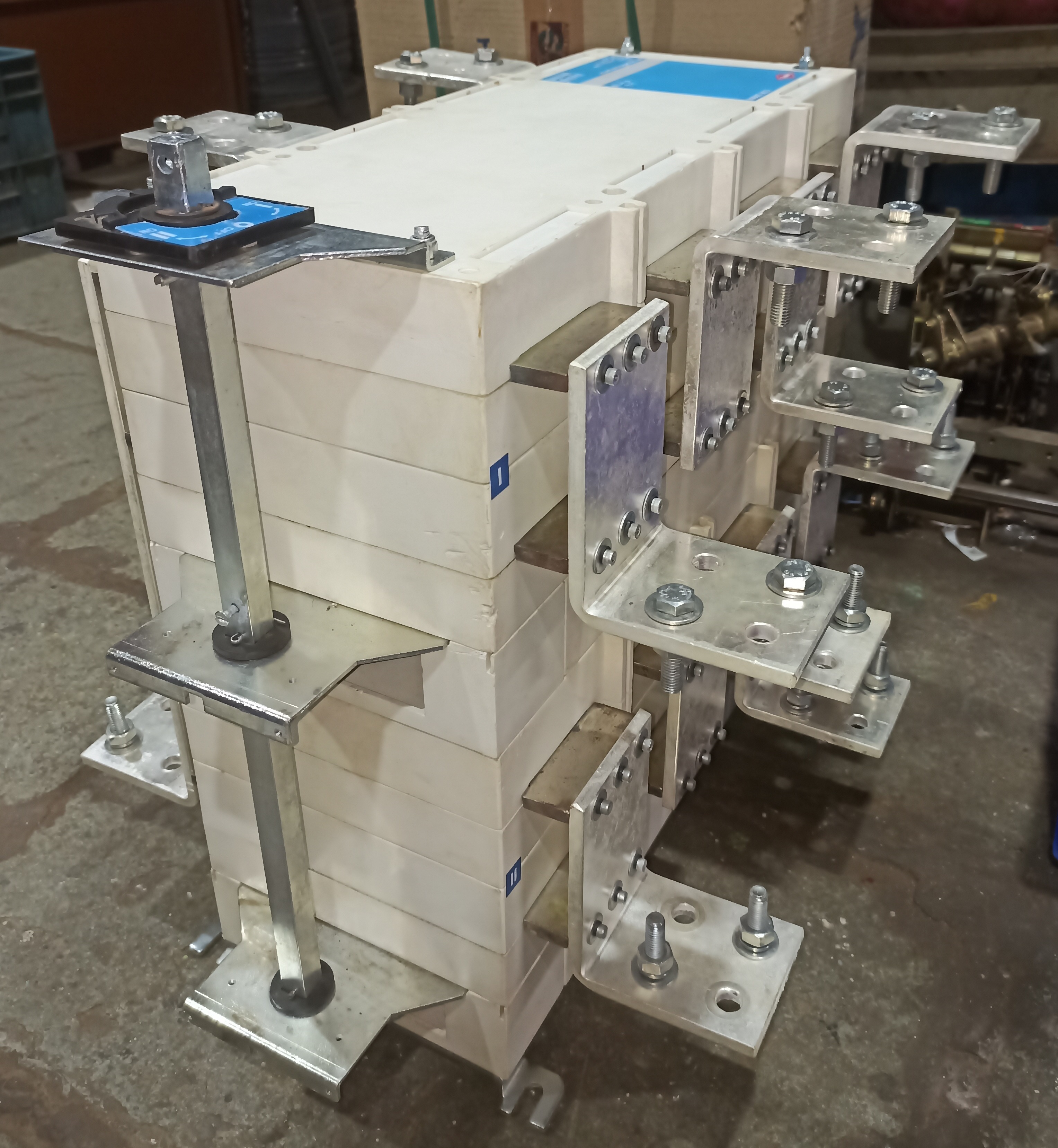 HPL 2000A 4P ONLOAD CHANGEOVER SWITCH