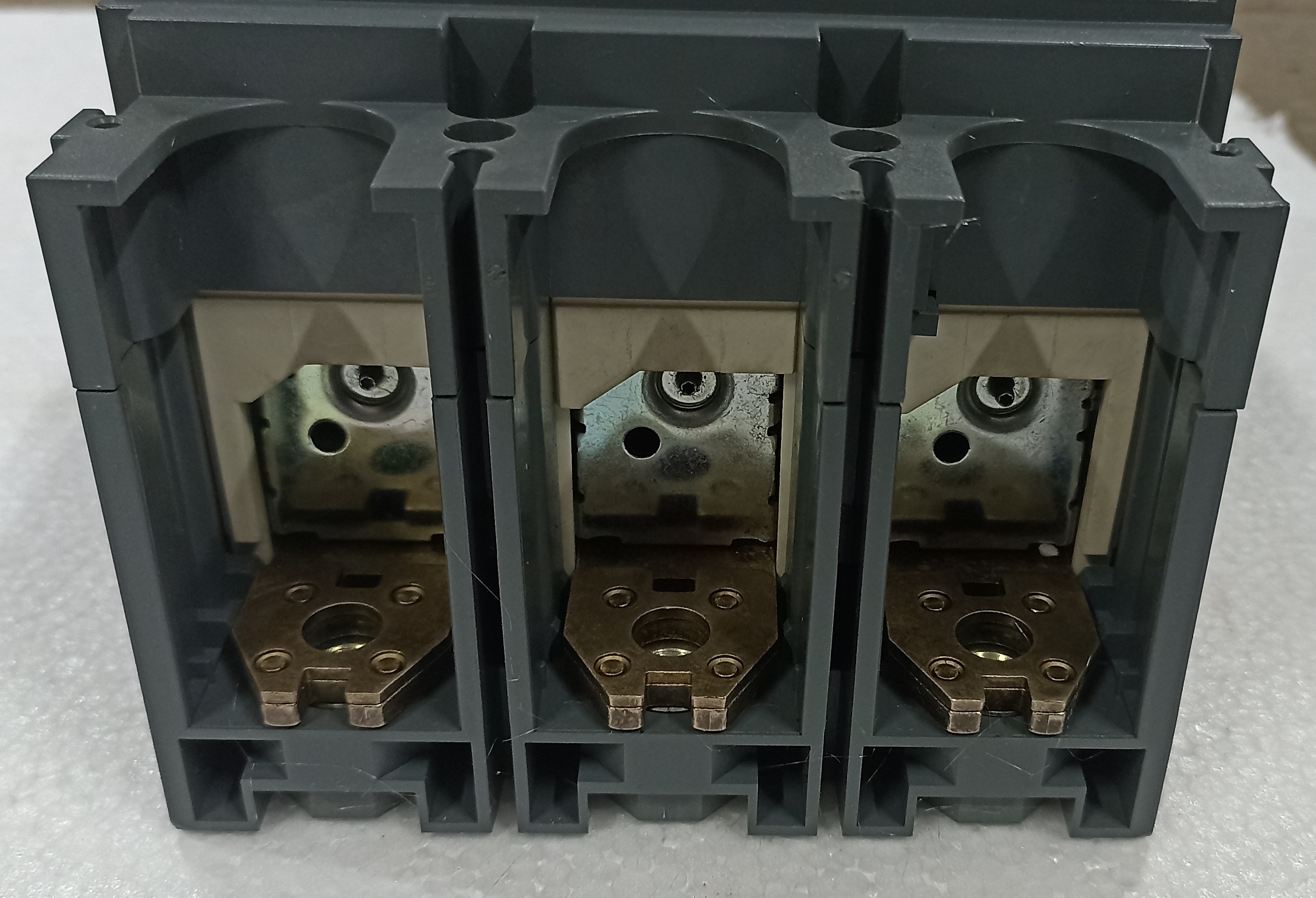 SCHNEIDER NEW (CVS630N) 500A 3P MCCB