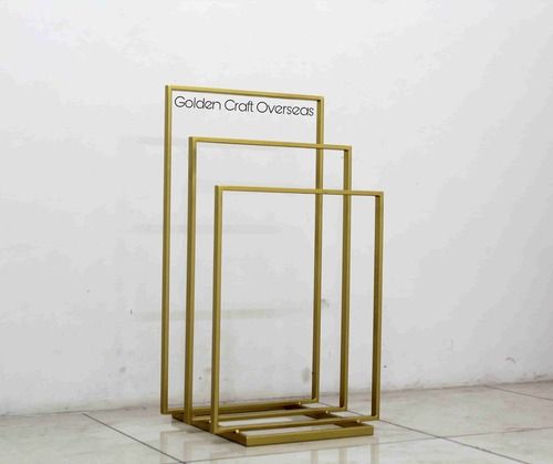 Towel Stand in iron with golden powder coated finish