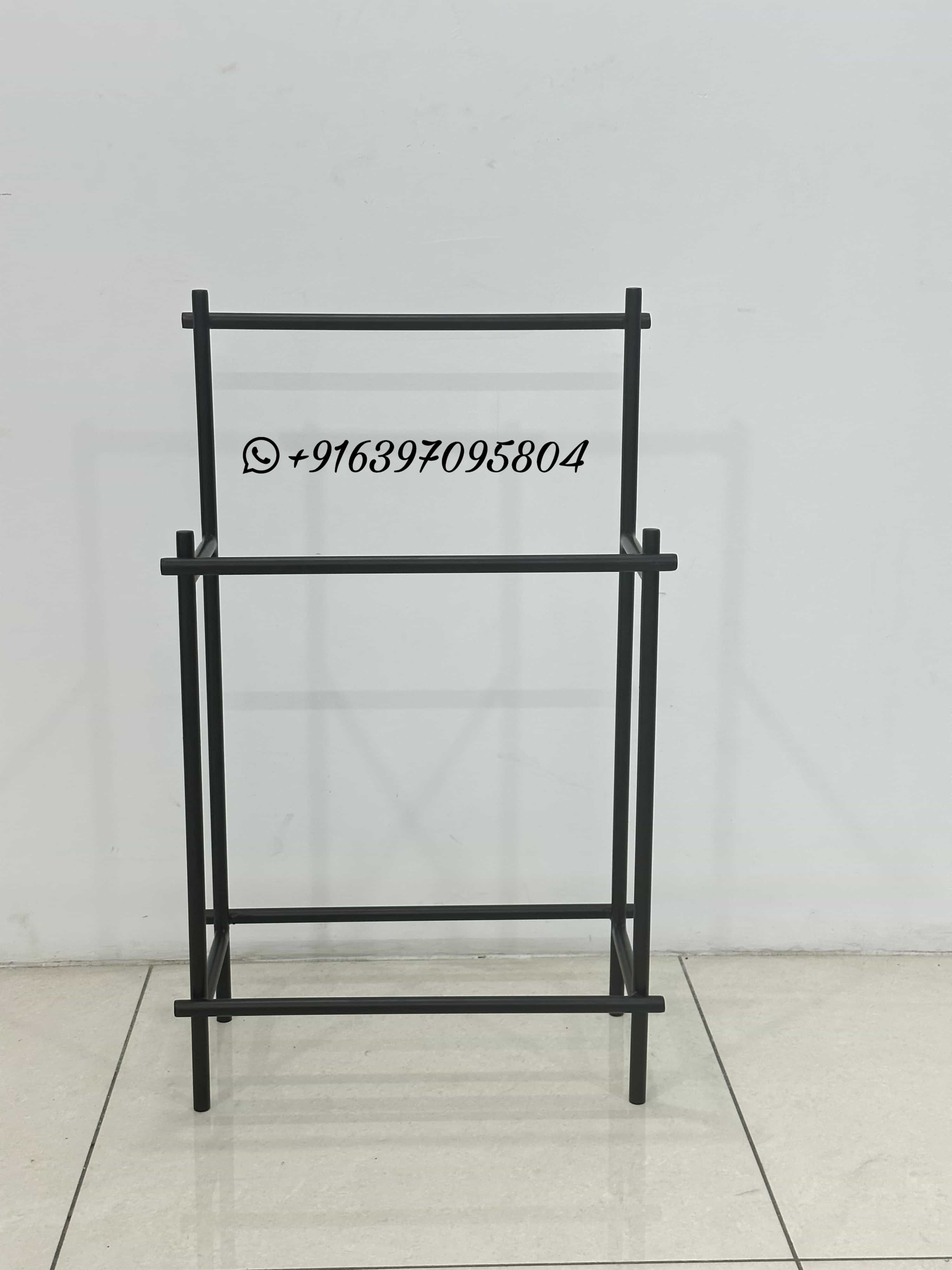 Black Towel Stand in iron with powder coated finish