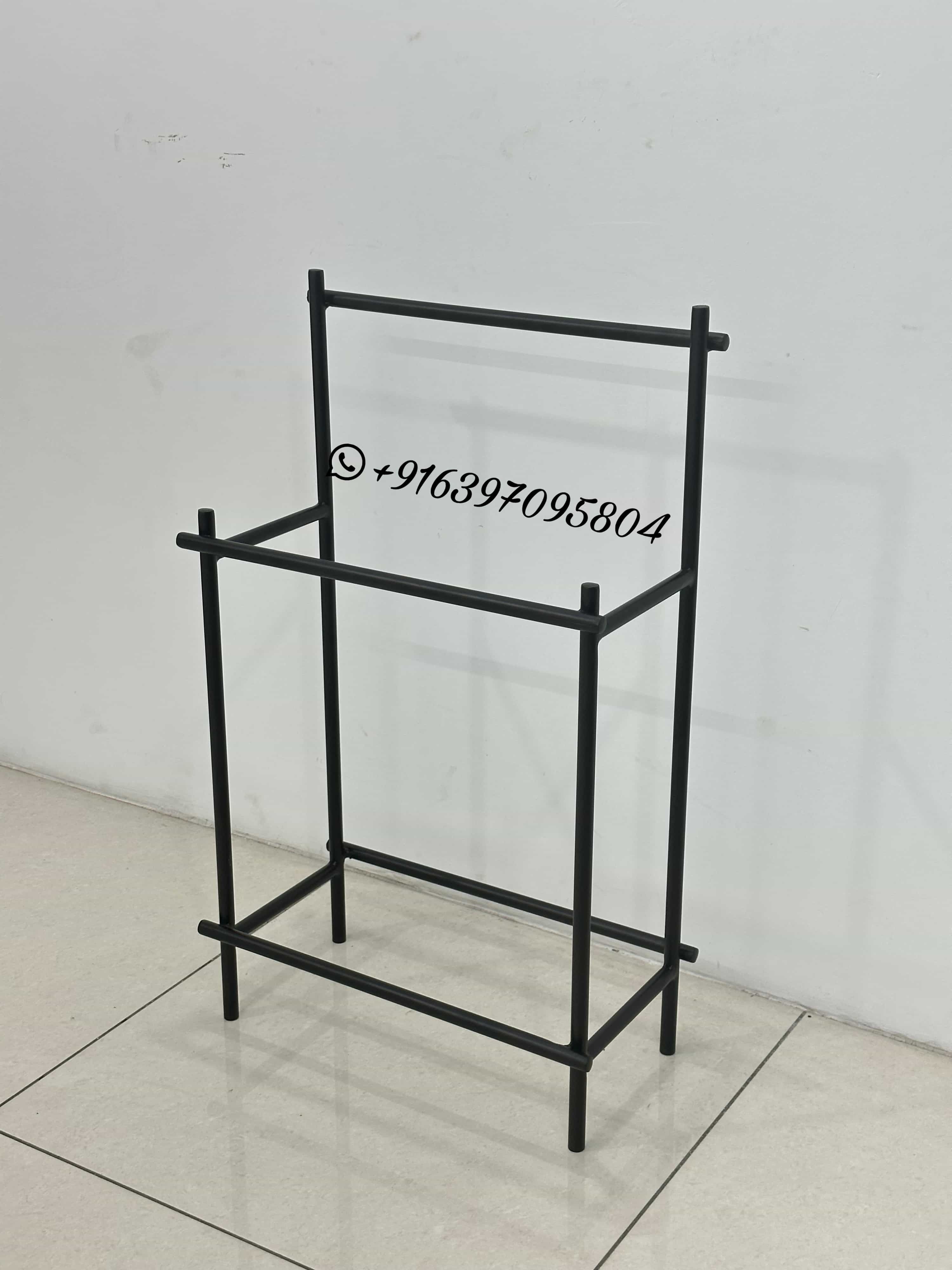 Black Towel Stand in iron with powder coated finish