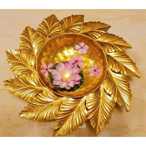 Urli with gold finish