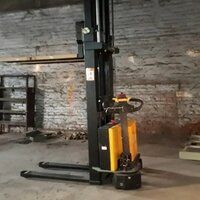 FIPL 1 Ton Staddle Leg Stacker