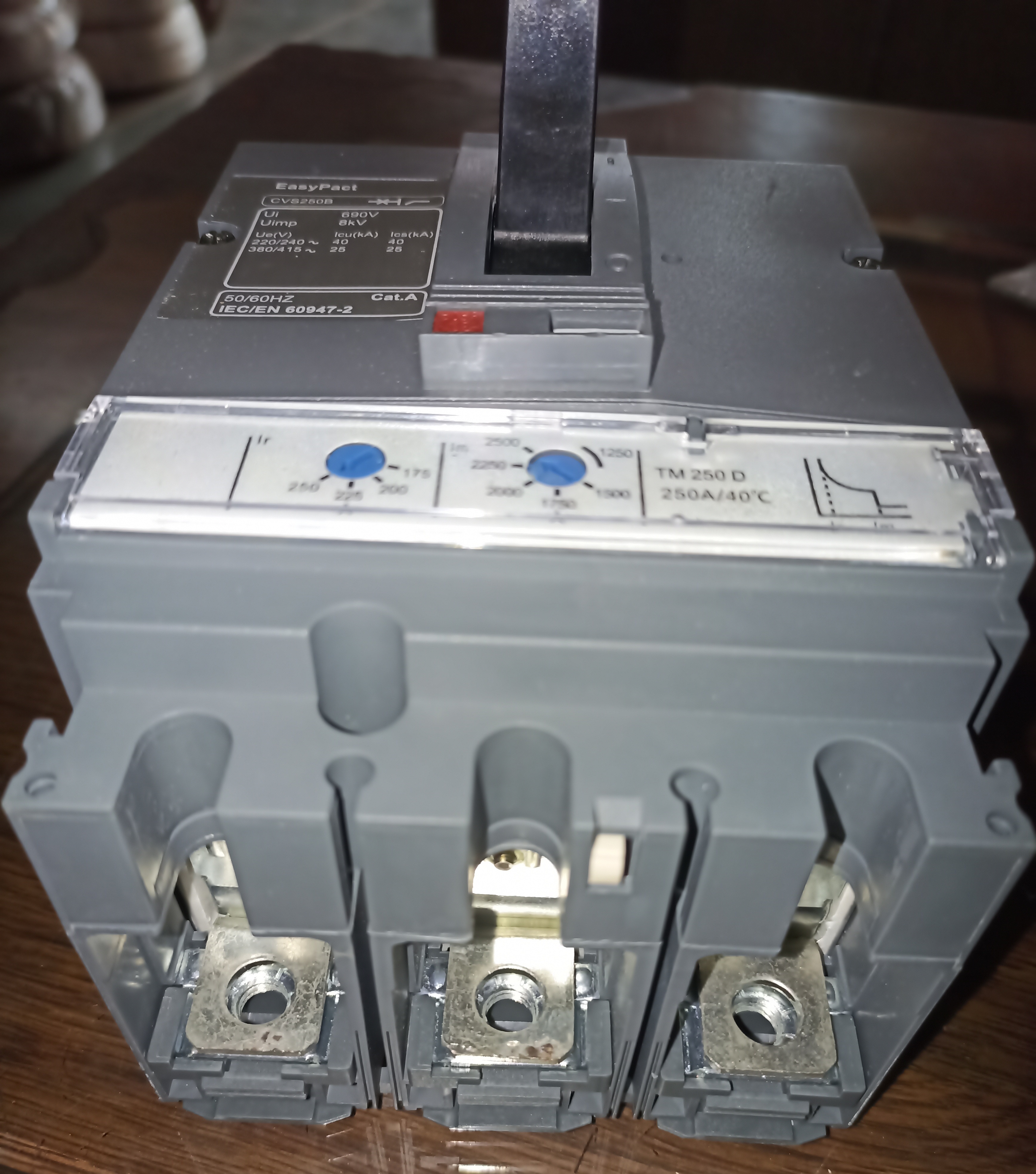 SCHNEIDER NEW (CVS250B) 250A 3P MCCB