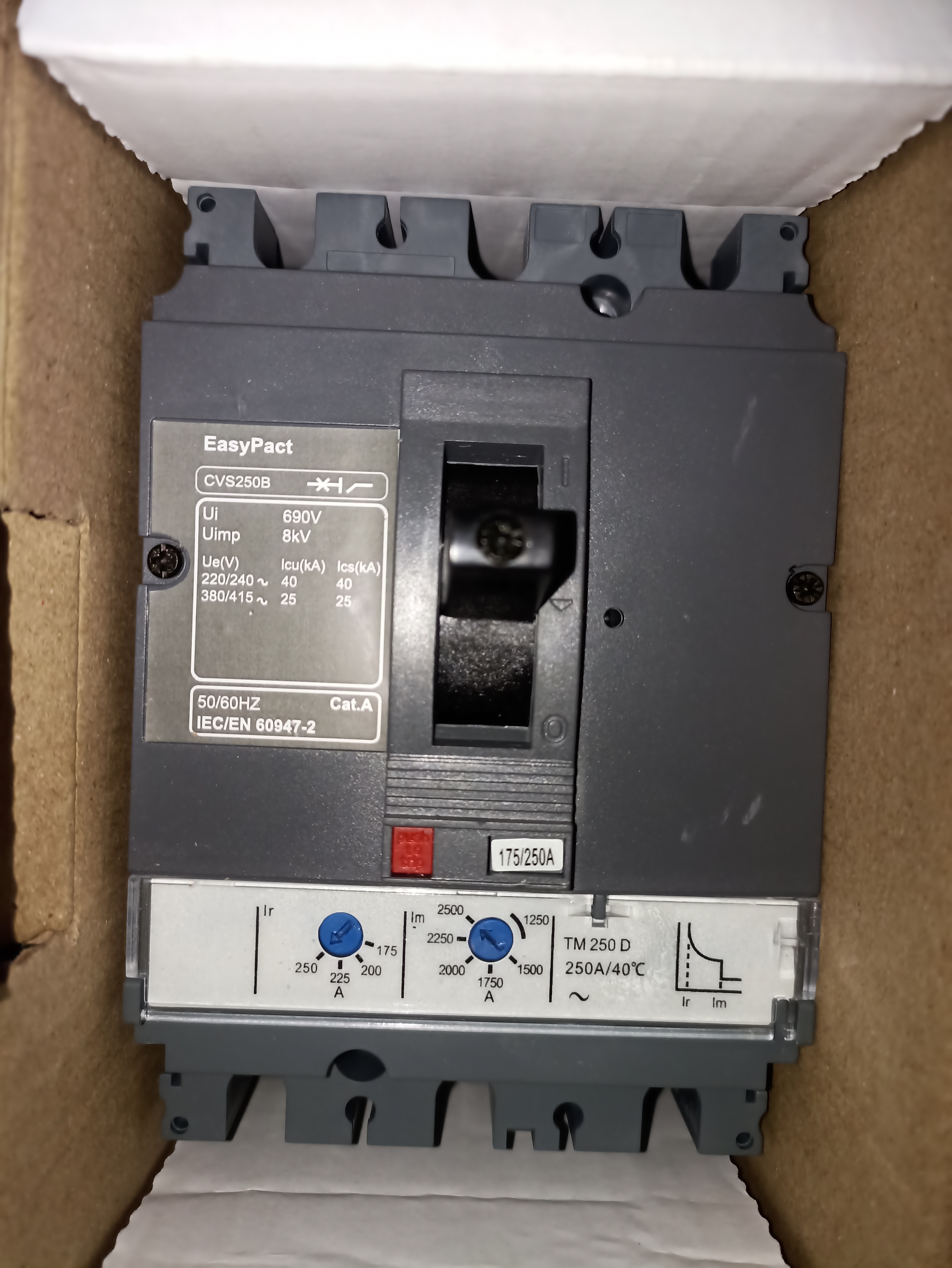 SCHNEIDER NEW (CVS250B) 250A 3P MCCB