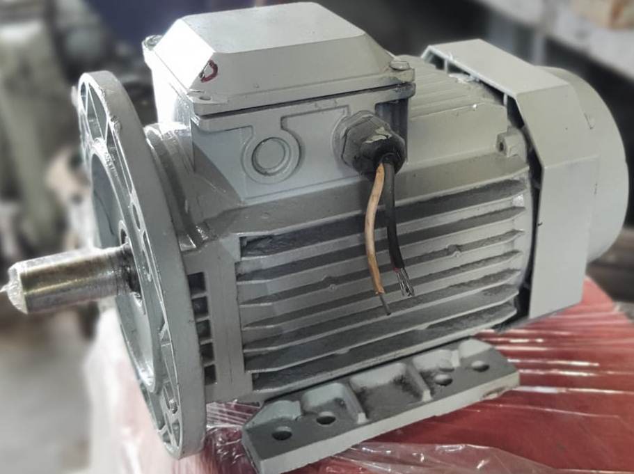 3 HP 2800 RPM ELECTRIC MOTOR