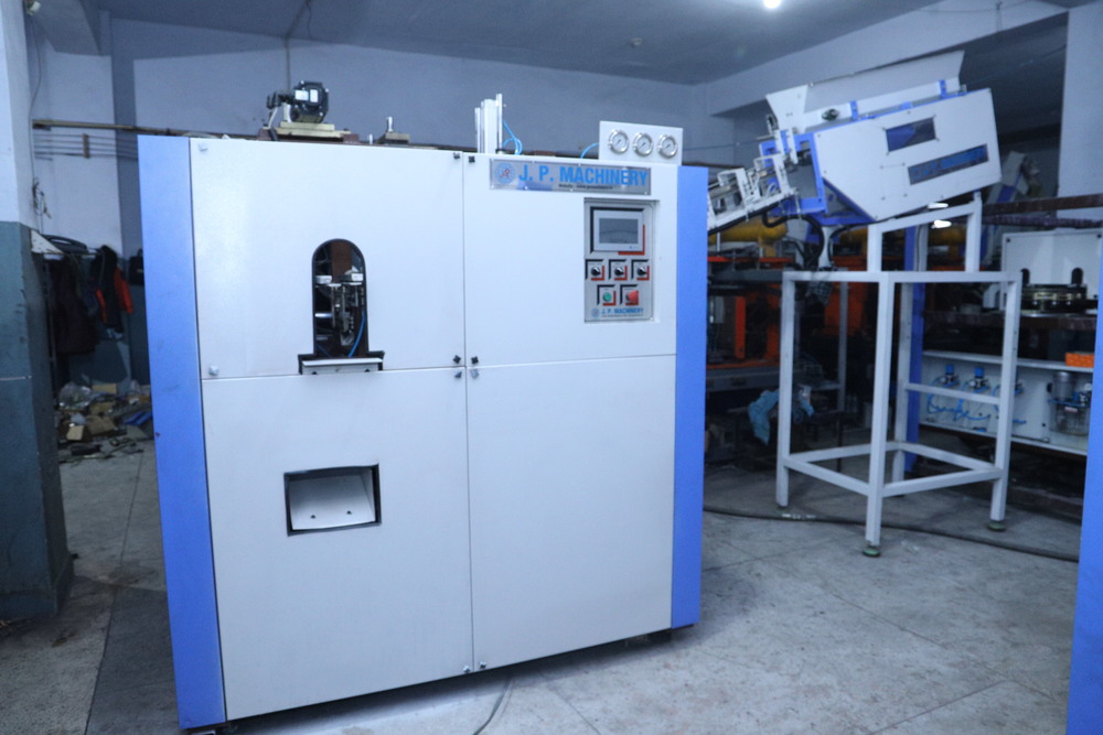 Multi-Cavity Pet Blow Moulding Machine - Color: White/Blue