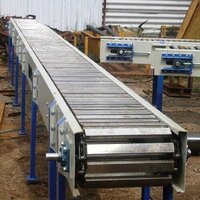 Heavy-Duty Chain Conveyor - Durable Steel Design, Optimized for Heavy Material Transport