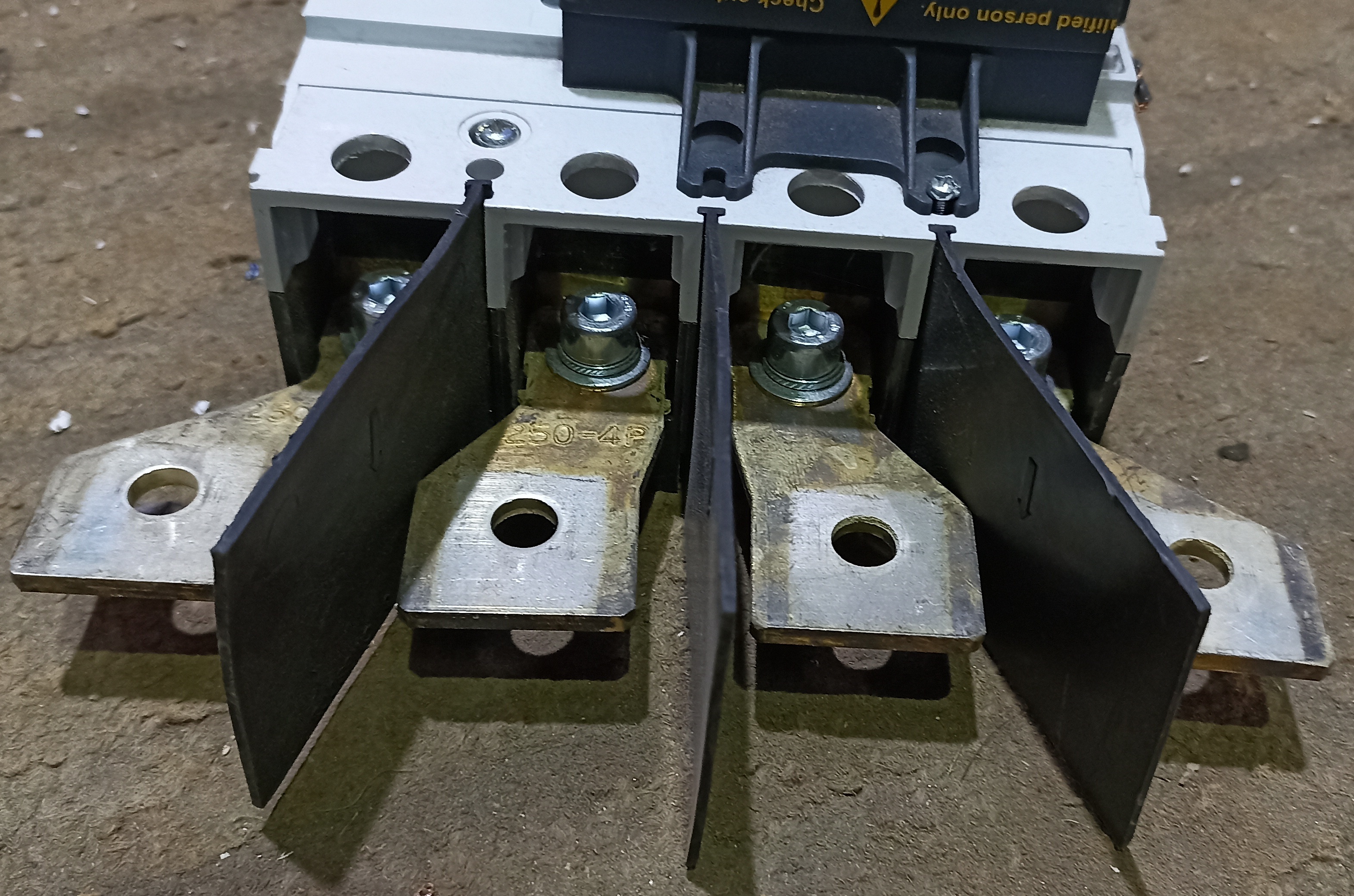 LT (DU250C) 200A 4P MCCB